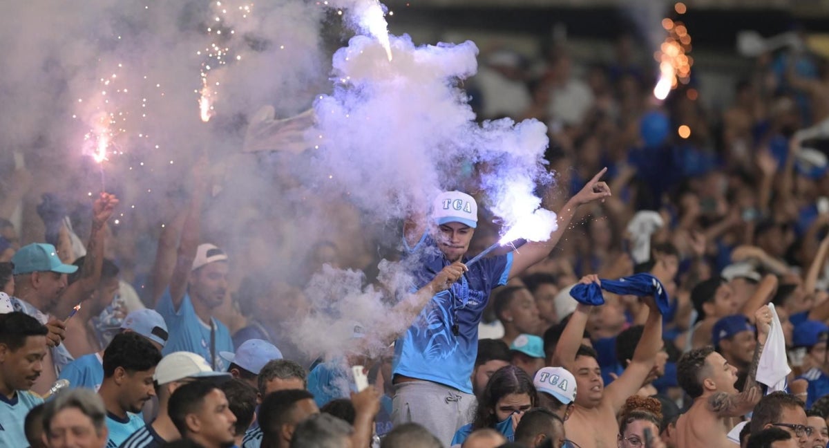 Hinchas del Cruzeiro en las semifinales de la Copa Sudamericana.