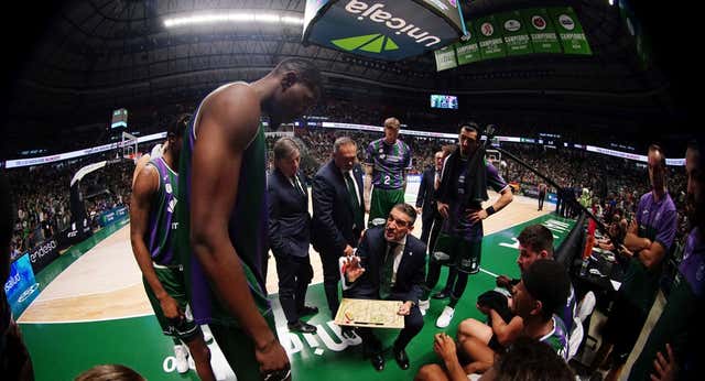 Ibon Navarro tuvo que cambiar de plan para ganar al Barça… por culpa de Youssoupha Fall