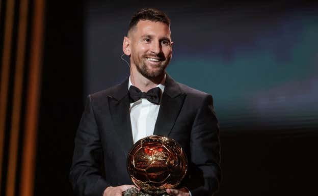 Messi se llevó el último Balón de Oro masculino.  AFP