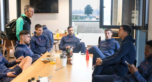 La niebla altera el plan del Athletic en su camino a Mallorca