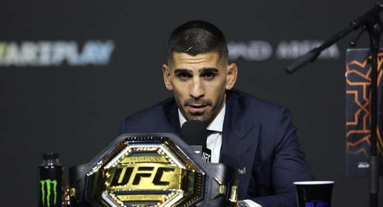 Ilia Topuria, durante la conferencia de prensa del UFC 308.