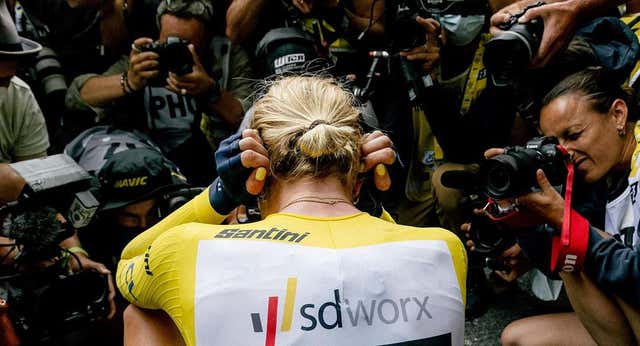 Demi Vollering ficha por el FDJ-Suez y consuma un cambio de piel sin precedentes en el pelotón femenino