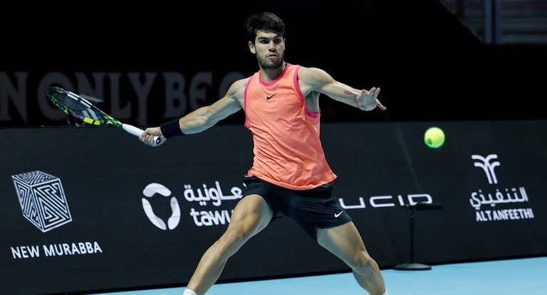 Carlos Alcaraz durante un partido en el Six Kings Slam.