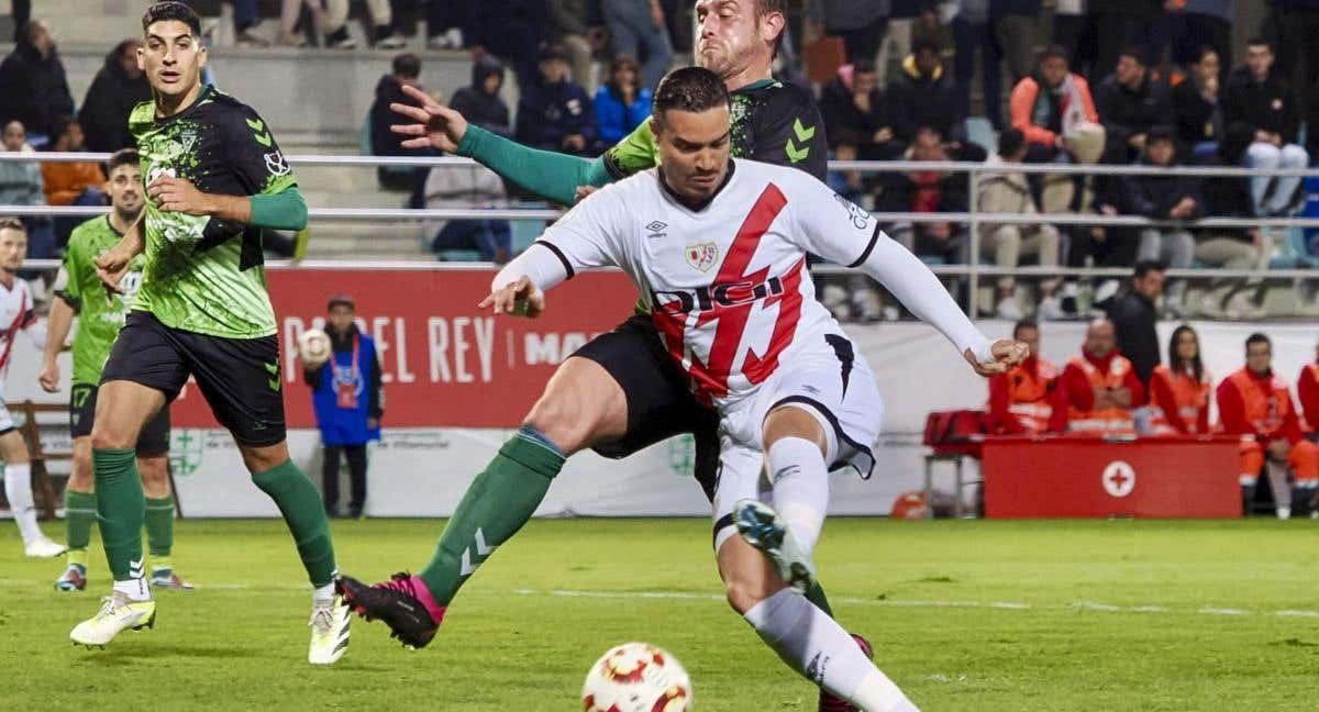 Raúl de Tomás sumó sus primeros minutos esta temporada.
