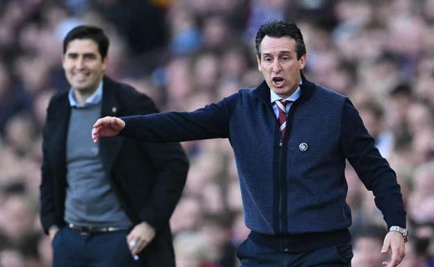 Iraola y Emery, en el último enfrentamiento entre Bournemouth y Aston Villa.  AFP