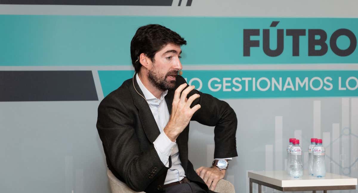Javier Arizmendi, durante una charla dirigida a exjugadores profesionales