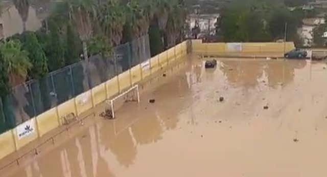 Un club sufre la crueldad de la DANA mientras intenta recuperar su campo: «Abres el garaje y nueve cadáveres»