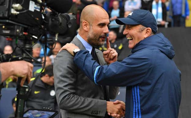 Pep Guardiola y Tony Pulis, durante un partido de la 2016/17. Getty Images