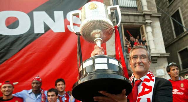 ¿Con qué entrenador ganó el Mallorca la Copa del Rey en 2003: Cúper, Manzano o Aragonés?
