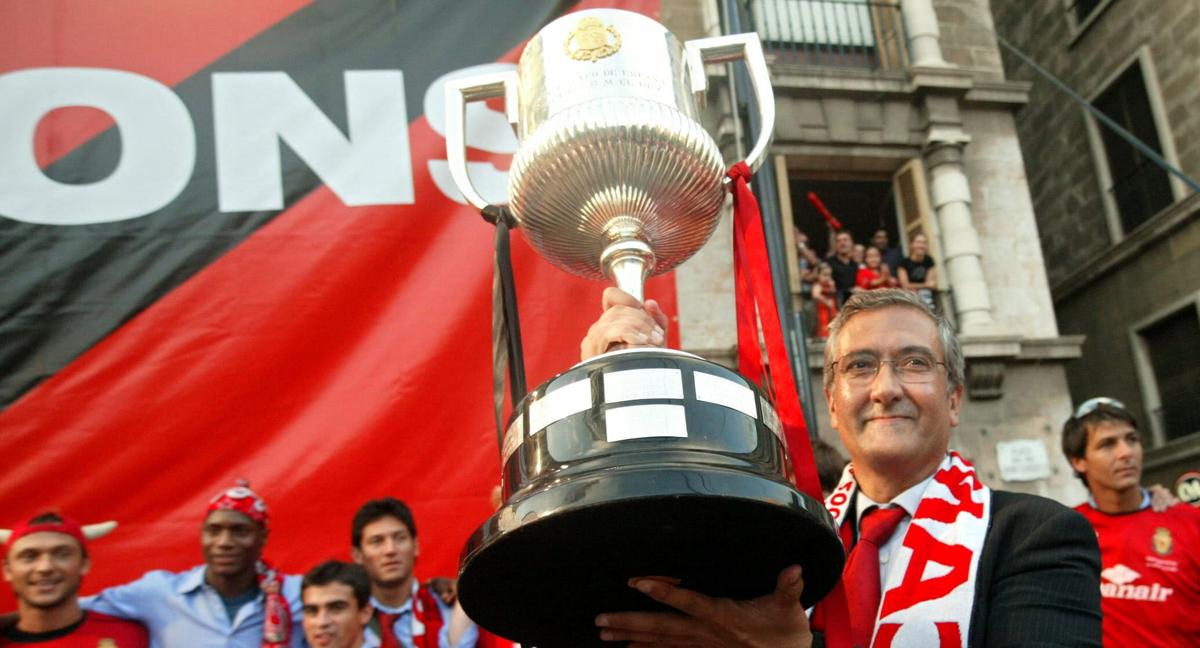 ¿Con qué entrenador ganó el Mallorca la Copa del Rey en 2003: Cúper, Manzano o Aragonés?