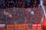 Así fue el último derbi en Montjuïc: el «no me toques« de Laporta a un »trozo de pan«, el saludo de Piqué y las bengalas de los Boixos