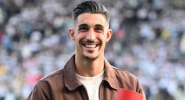 El MVP de la Liga Hypermotion que trabajaba de mecánico por 5€ la hora y entrenaba por las noches