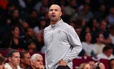 Jordi Fernández dispara la ilusión en Brooklyn con su juego y su discurso: “Ves la adversidad, te unes y luego respondes”