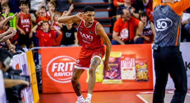 ¡Locura en la ACB! El líder Unicaja cae por 40 en Manresa y Zaragoza gana por 58 a Breogán