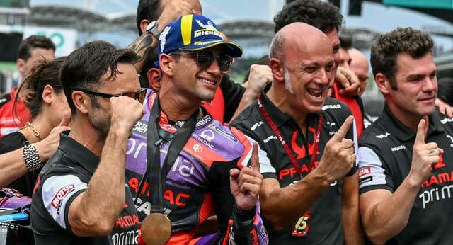 Jorge Martín crea su primera bola de partido con su séptima victoria al sprint y la caída de Bagnaia