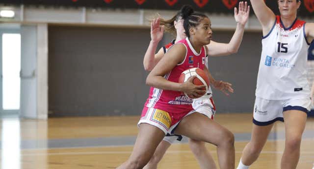 La jugadora del Miralvalle Ángela Jiménez, en estado crítico tras desvanecerse en un partido de la Liga Femenina 2
