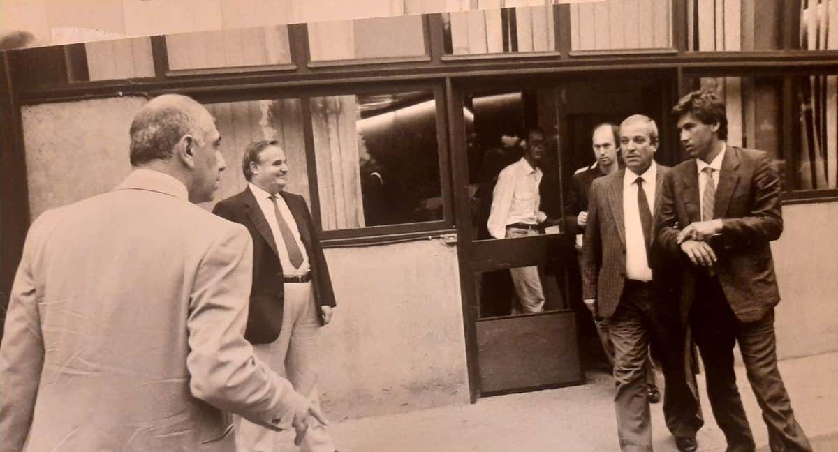 Carlo Ancelotti a su llegada a Milán para firmar por el AC Milan, donde le espera Adriano Galliani.