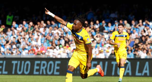Lookman asalta la ‘casa’ de Maradona, hace soñar a la Atalanta y baja de la nube al Nápoles