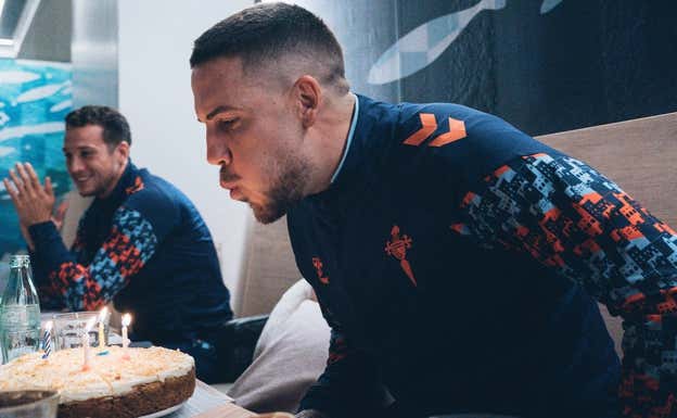 Ristic, el jueves, celebrando su cumpleaños.  RC CELTA