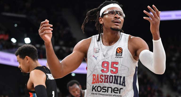 Chima Moneke en un partido de la Euroliga.