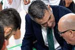 El noble gesto del entrenador del Real Betis tras una polémica arbitral en la Primera FEB: «Hay que felicitarlos»