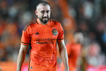 Héctor Herrera es expulsado por... ¡escupir al árbitro!