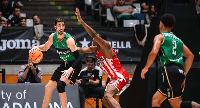 La DANA llega a Barcelona y convierte el viaje del Joventut a Trento en una odisea: más de seis horas de retraso, incertidumbre en el aeropuerto…