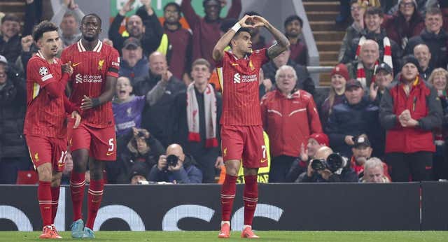 Luis Díaz arrasa al Leverkusen con un hat-trick y amarga el regreso de Xabi a Anfield