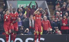Luis Díaz arrasa al Leverkusen con un hat-trick y amarga el regreso de Xabi a Anfield