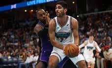 Santi Aldama hace suyo un discurso de Luis Aragonés para firmar un doble-doble someter al 'Rey' LeBron James