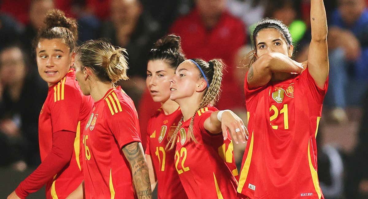 Las jugadoras de España celebrando el gol de Alba Redondo.