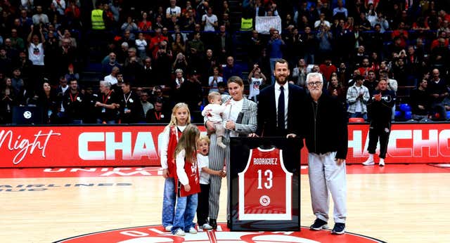 Una «conexión especial» que ya es historia del baloncesto milanés: el Chacho ingresa en el Hall Of Fame del Olimpia Milán