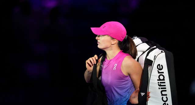 Swiatek arrasa a la suplente Kasatkina y Krejcikova la elimina y se mete en semifinales