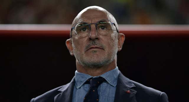 De la Fuente da la bienvenida a un nuevo ciclo: «¿Por qué Samu y no Joselu? Hay que mirar al futuro»