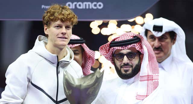 Janik Sinner tiene un plan con los seis millones de euros que ganó en la exhibición de Arabia Saudí: «Cada uno tiene una visión diferente de cómo ayudar»