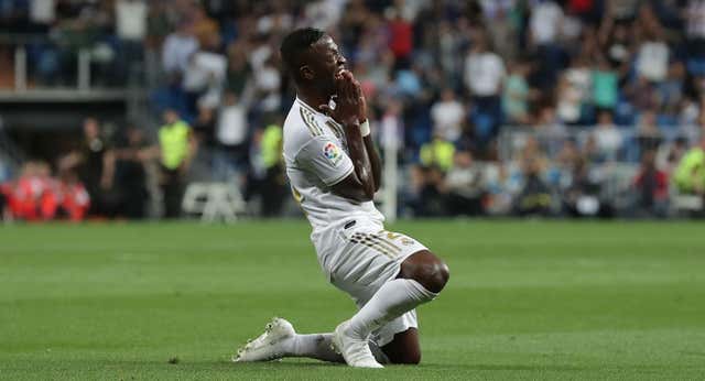 Volviendo a las lágrimas de Vinicius contra Osasuna en su día más difícil en el Bernabéu