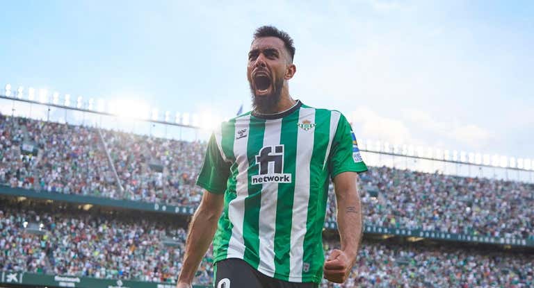 Borja Iglesias celebra un gol en el Benito Villamarín.