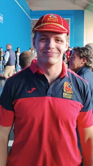Pablo Guirao con su primera cap con España.  Miguel Ángel Torres