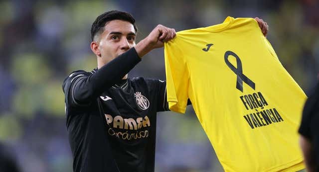 Sonrisa de luto de un Villarreal que alza el vuelo y teme por Ilias
