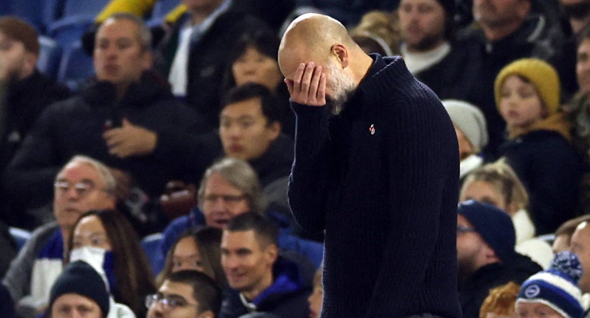 Pep Guardiola lamenta una jugada ante el Brighton.