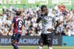 Arana se enfrenta a una aficionada del Racing de Ferrol por presuntos insultos racistas a Lago Junior