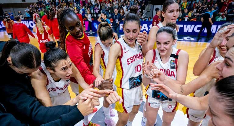 España tiene pie y medio en el Eurobasket 2025 tras ganarle a Croacia.
