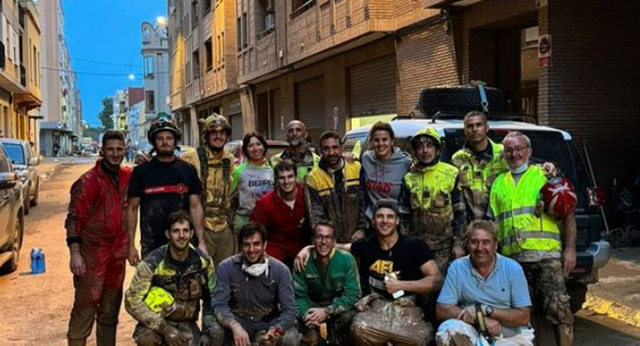 Laia Sanz, la campeona del Dakar que se ha ‘hartado’ a remolcar coches tras la DANA: «Espero que la gente no se olvide de Valencia en meses»