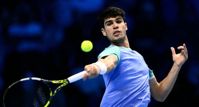 Carlos Alcaraz se la pega ante Casper Ruud y se complica la vida en las ATP Finals
