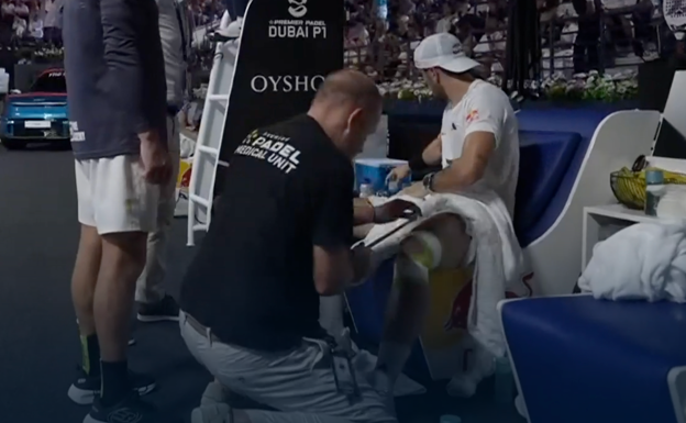 Galán siendo atendido por los servicios médicos en Dubai. REDBULL TV