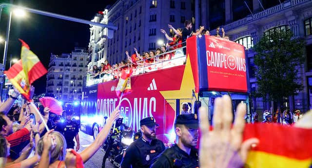 Absueltos cinco acusados de coacciones a aficionados que iban a apoyar a la Selección