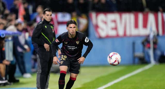 José Ángel Carmona prioriza al Sevilla y continúa con su proceso de renovación