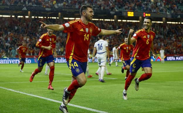 Laporte celebra su gol a Serbia en octubre.  EFE