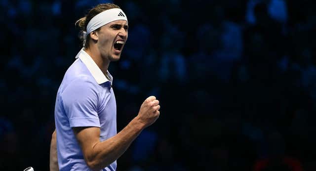 Zverev vence a Ruud por la vía rápida y complica el pase de Alcaraz a semifinales