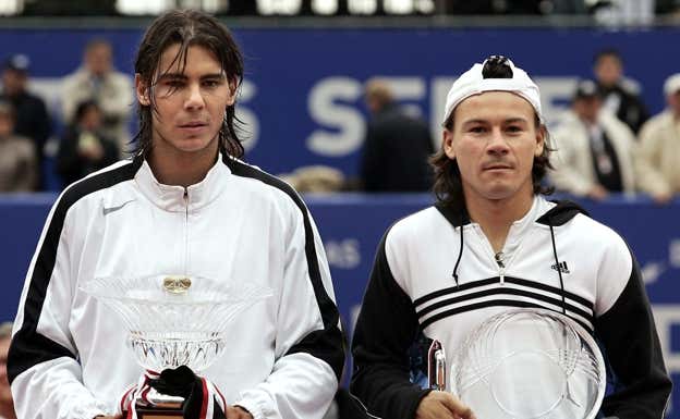 Rafael Nadal, tras vencer 6-3, 6-1, 0-6, 7-5 a Guillermo Coria en la final de Montecarlo 2005.  AFP PHOTO PASCAL GUYOT